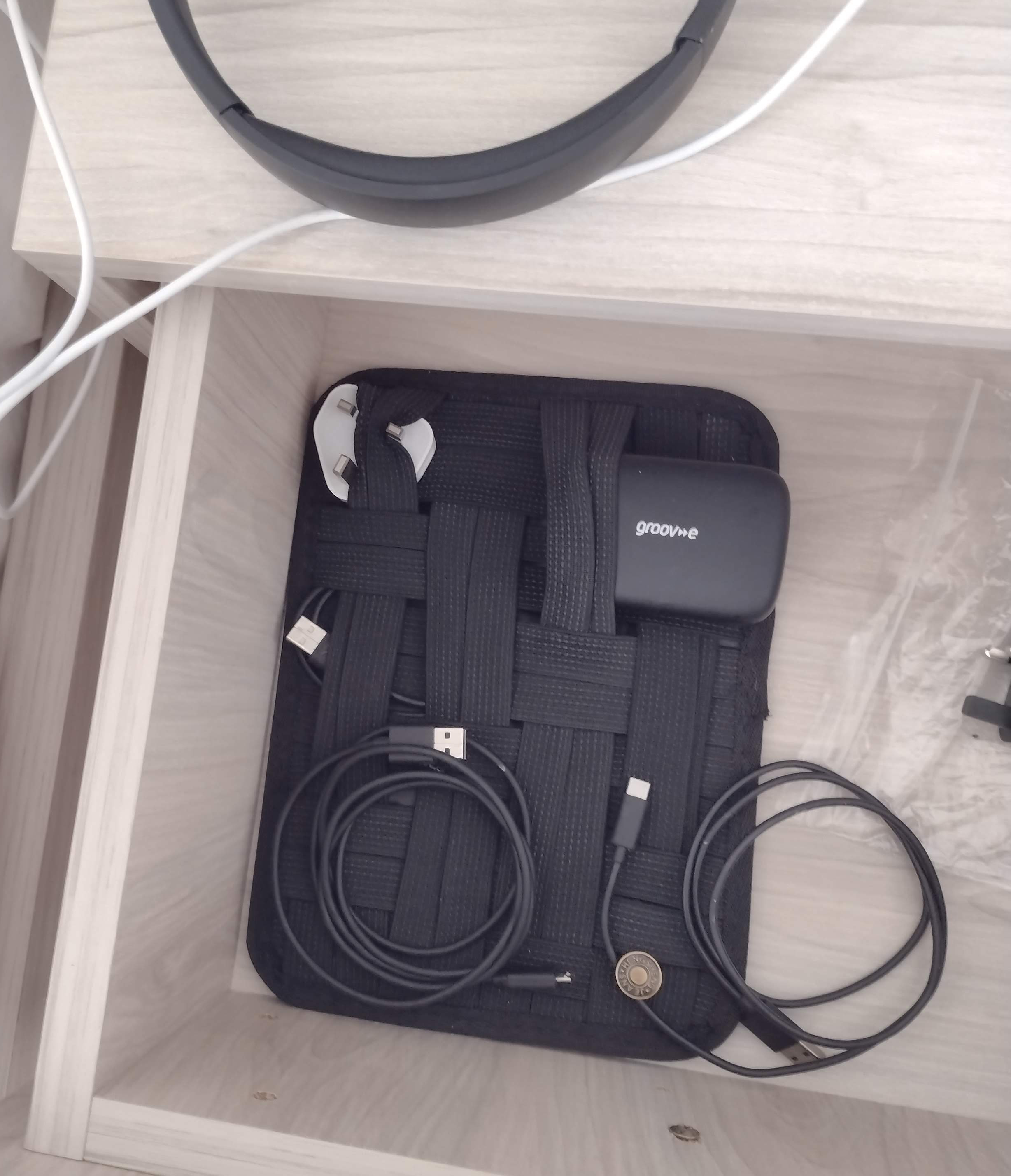 hand luggage tidy