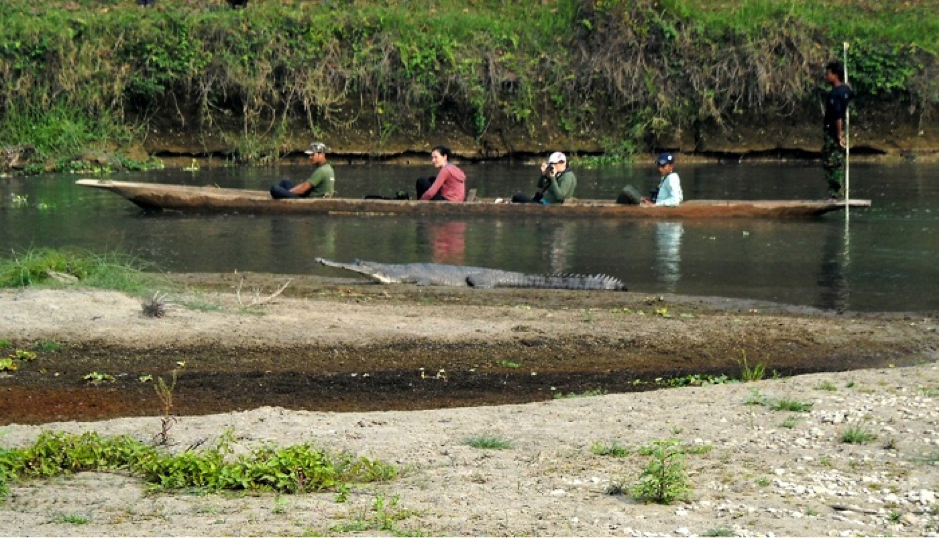 nepal canoe