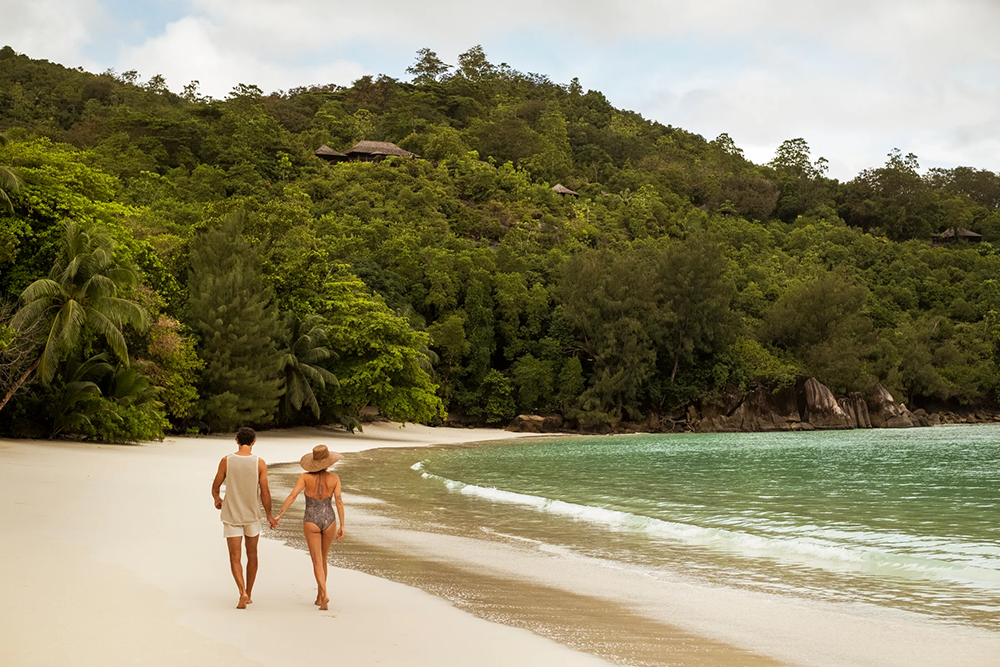 Beach at Constance Ephelia beside Port Launay Marine Park